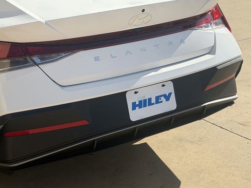 New 2026 Hyundai Elantra SE image 6