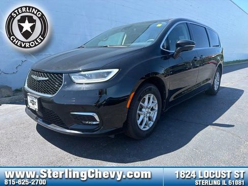 Used 2024 Chrysler Pacifica Touring-L FWD image 1