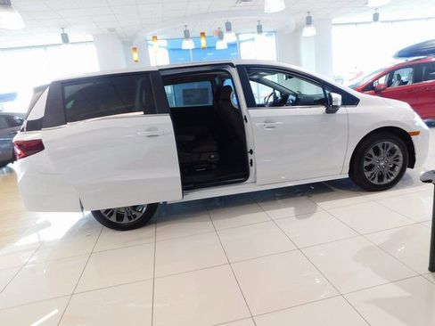 New 2026 Honda Odyssey Touring image 2