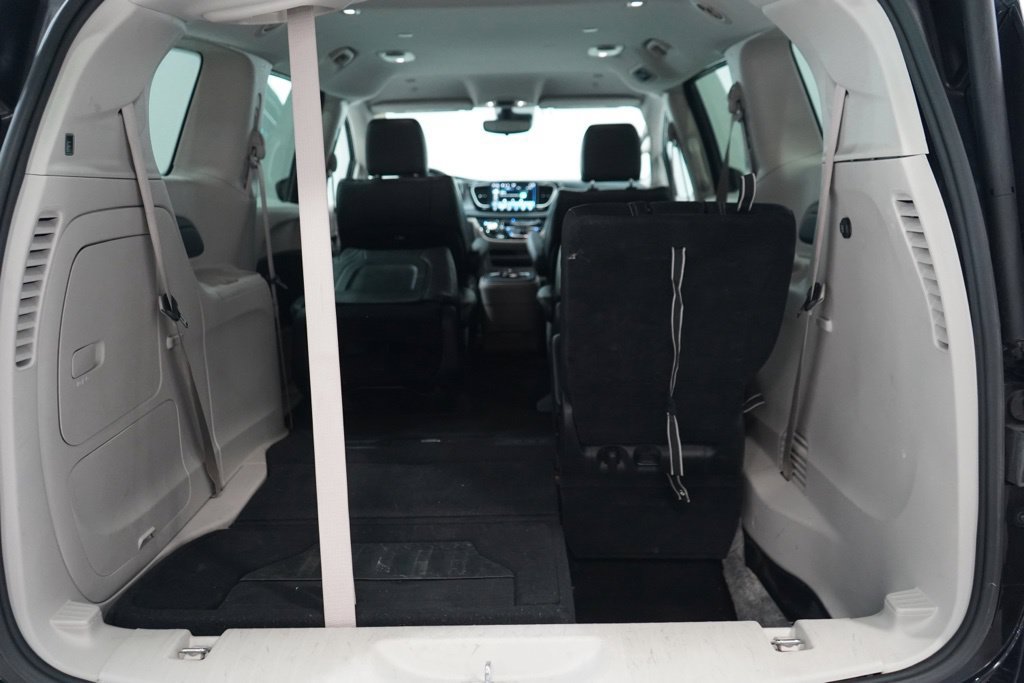 Used 2023 Chrysler Pacifica Touring-L FWD image 35