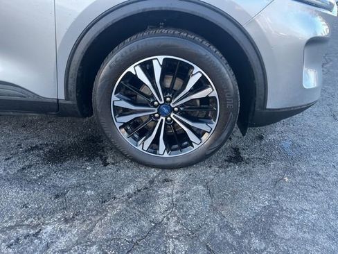 Used 2021 Ford Escape SE w/ SE Sport Appearance Package image 2