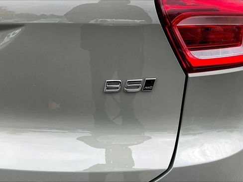 Certified 2023 Volvo XC40 B5 Ultimate w/ Protection Package Premier image 9