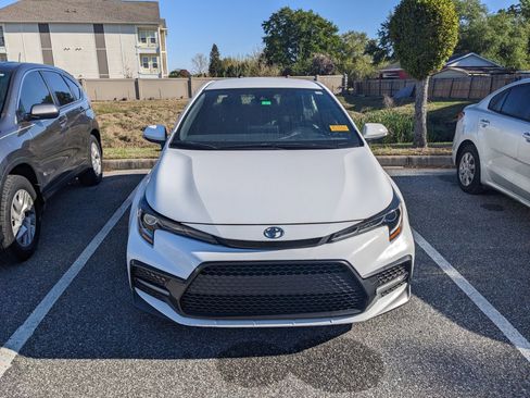 Used 2022 Toyota Corolla SE image 2