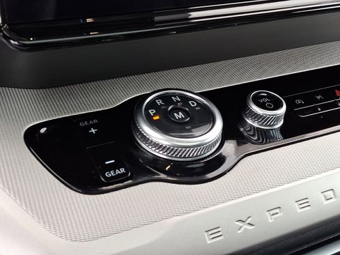 Used 2025 Ford Expedition Active image 18