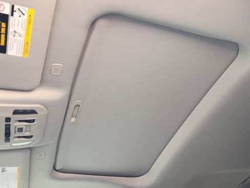 Used 2023 Toyota Highlander Limited image 18