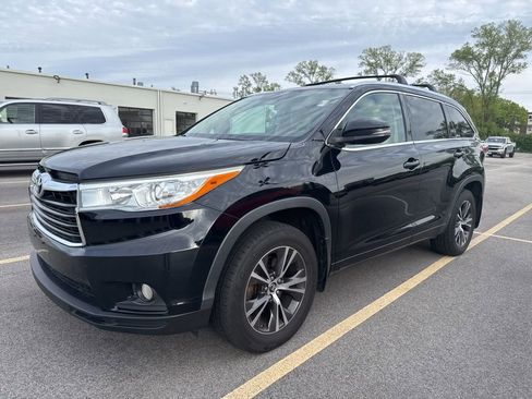 Used 2016 Toyota Highlander XLE AWD/4WD image 1