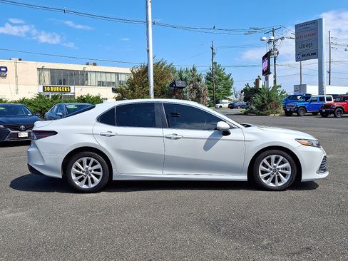 Certified 2022 Toyota Camry LE FWD image 8