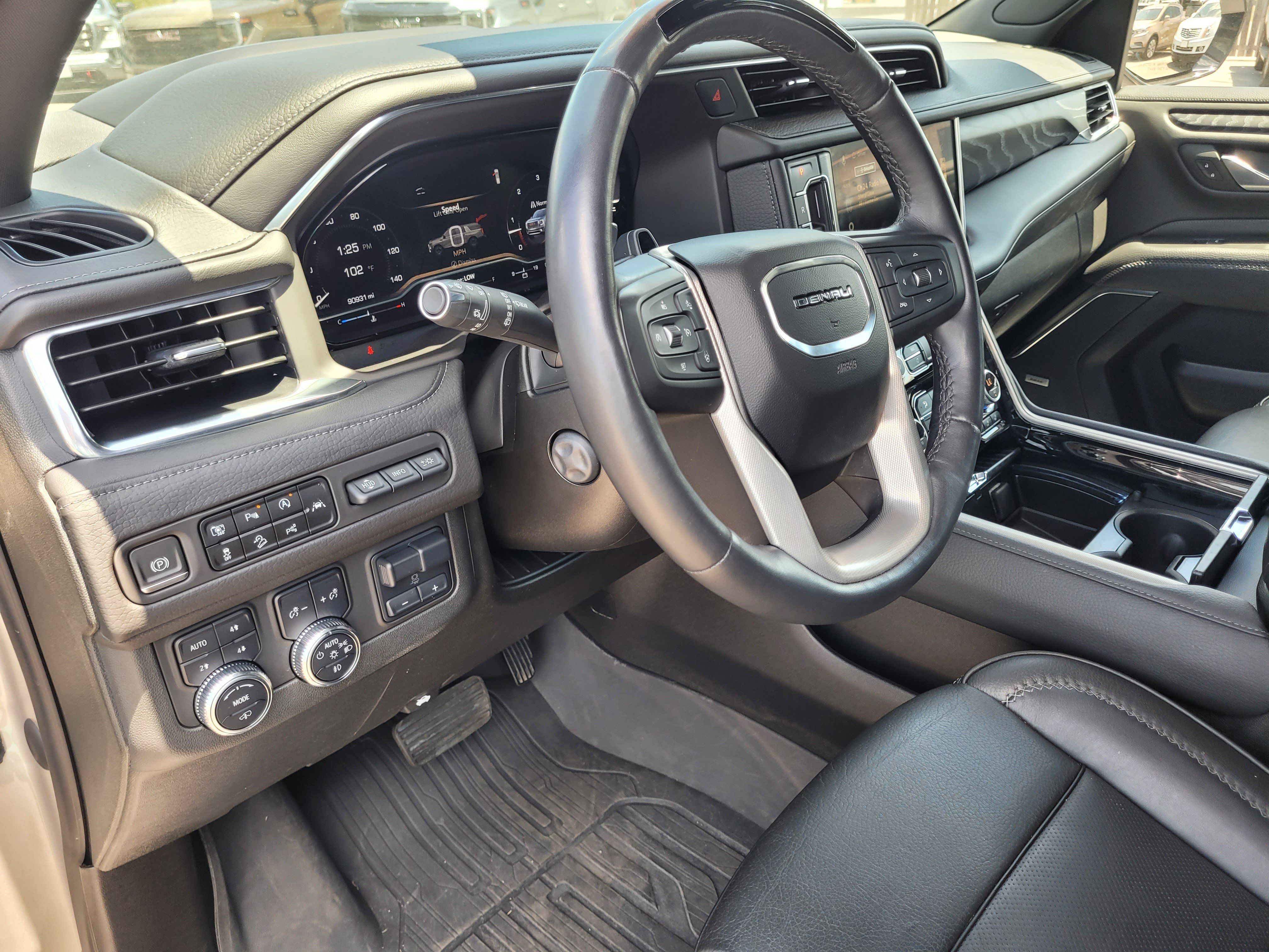 Used 2023 GMC Yukon Denali w/ Denali Reserve Package AWD/4WD image 23