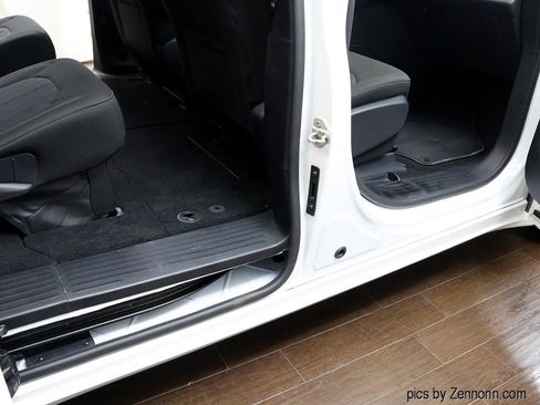 Used 2020 Chrysler Pacifica Touring w/ S Appearance Package FWD image 34