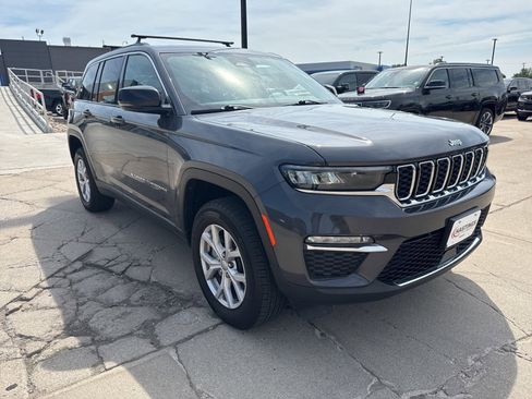 Used 2022 Jeep Grand Cherokee Limited image 8