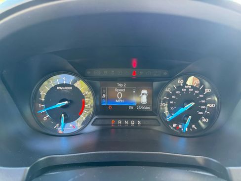 Used 2018 Ford Explorer XLT image 21