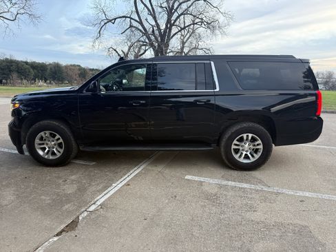 Used 2019 Chevrolet Suburban LT image 8