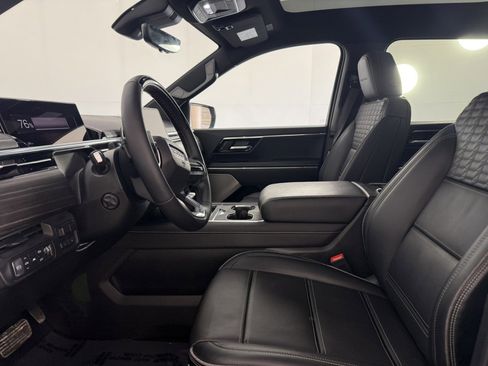 Used 2024 GMC Sierra EV Denali image 17