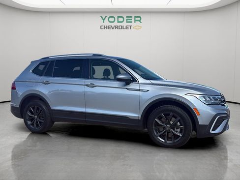 Used 2022 Volkswagen Tiguan SE AWD/4WD image 3
