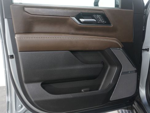 Used 2025 GMC Yukon XL Denali Ultimate w/ LPO, Floor Liner Package image 23