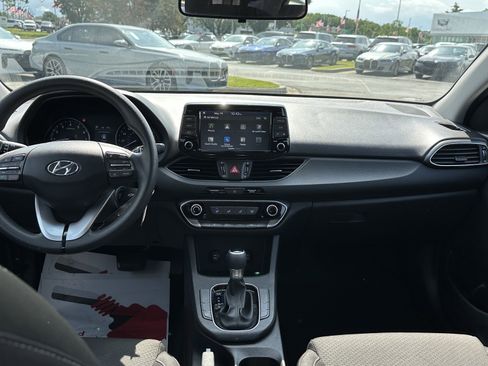 Used 2018 Hyundai Elantra GT FWD image 29