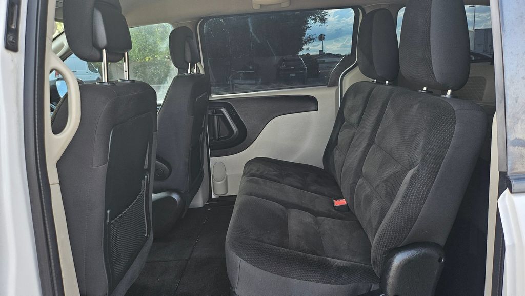 Used 2019 Dodge Grand Caravan SE FWD image 24