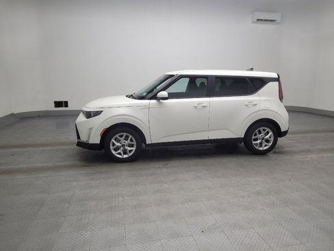 Used 2025 Kia Soul S image 2