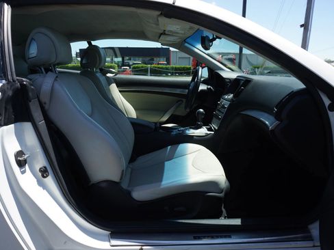 Used 2010 INFINITI G37 Convertible w/ Premium Pkg RWD image 17