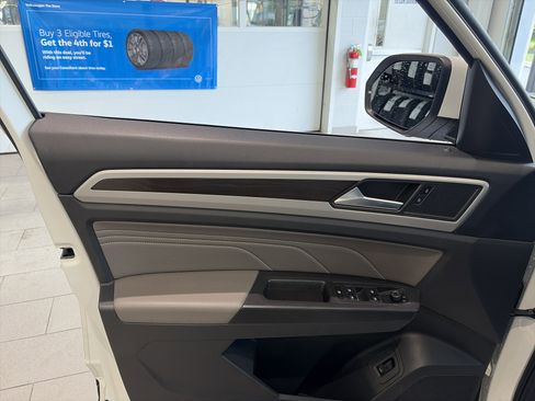 Used 2023 Volkswagen Atlas SE w/ Panoramic Sunroof Package AWD/4WD image 16