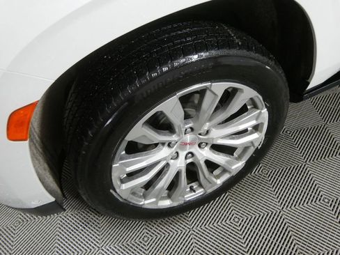 Used 2024 GMC Yukon XL Denali w/ Denali Reserve Package image 10