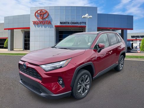 Used 2023 Toyota RAV4 XLE Premium image 6