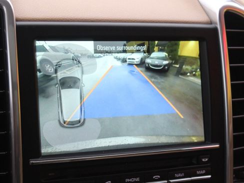 Used 2016 Porsche Cayenne image 11