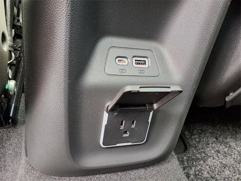 Used 2023 Buick Envision Avenir image 36