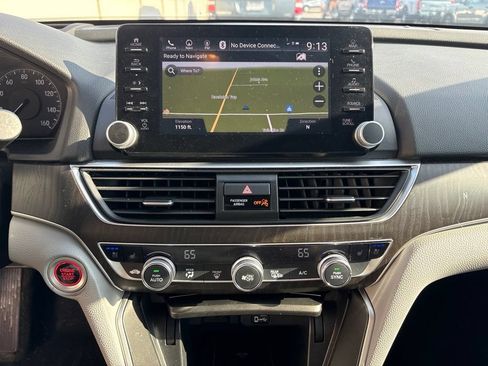 Used 2018 Honda Accord Touring image 11