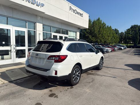 Used 2017 Subaru Outback 2.5i Limited AWD/4WD image 3