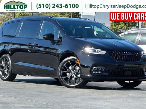 New 2026 Chrysler Pacifica Select image 1