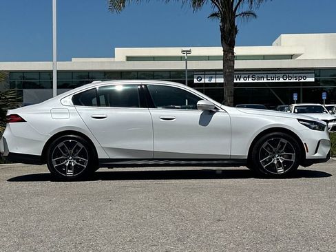 New 2026 BMW 530i RWD image 2