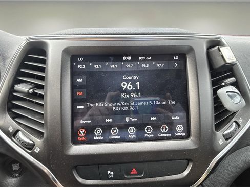 Used 2020 Jeep Cherokee Trailhawk image 7