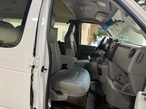 Used 2014 Ford E-250 and Econoline 250 Extended w/ Power Group RWD image 35