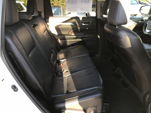 Used 2015 Toyota Highlander XLE image 31