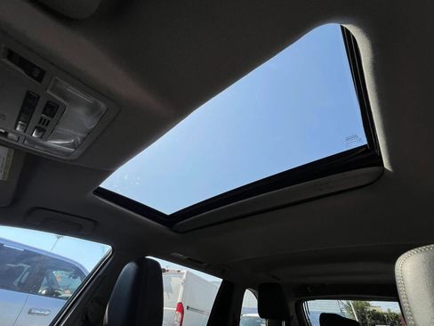 Used 2015 Toyota Highlander XLE FWD image 17