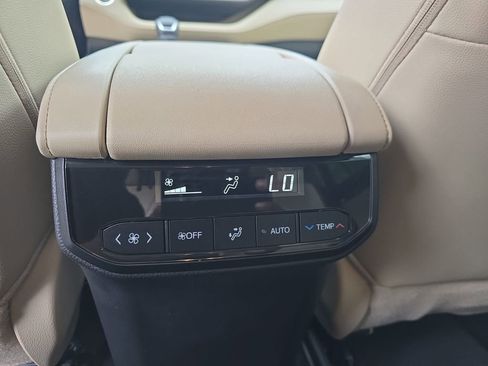 Used 2024 Toyota Highlander Limited AWD/4WD image 14