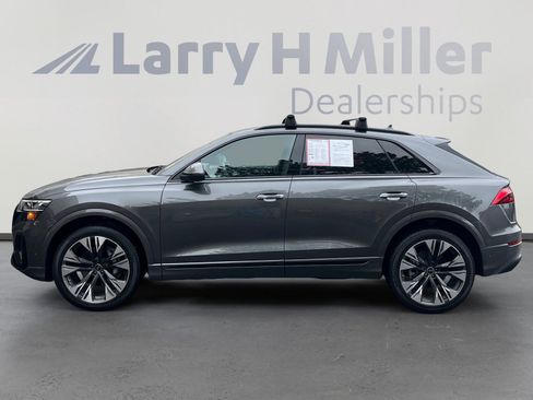 Used 2024 Audi Q8 Premium Plus w/ Premium Plus Package image 2