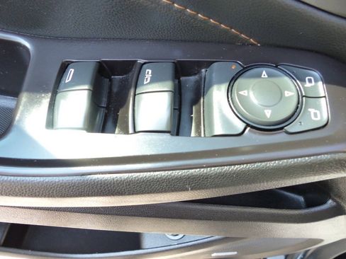 Used 2020 Chevrolet Traverse LT w/ LT Premium Package FWD image 19