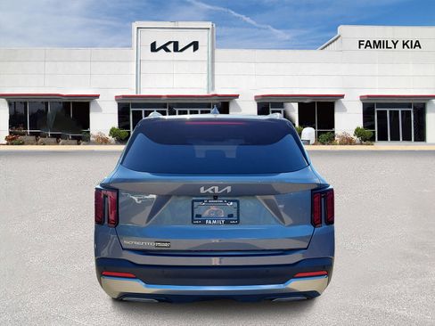 Certified 2025 Kia Sorento S w/ Panoramic Sunroof Package FWD image 5