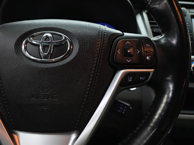 Used 2017 Toyota Highlander XLE AWD/4WD image 24