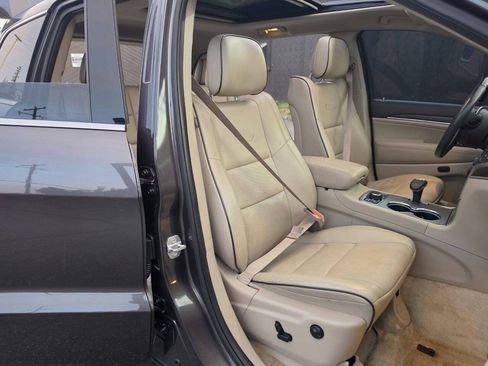 Used 2015 Jeep Grand Cherokee Overland w/ Advanced Technology Group AWD/4WD image 32