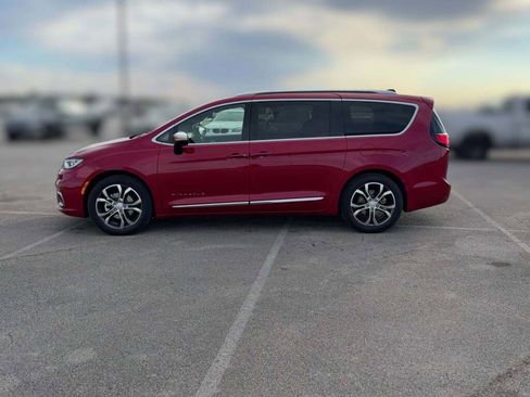 New 2026 Chrysler Pacifica Pinnacle image 6