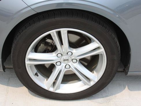 Used 2018 Volvo S90 T5 Momentum w/ Convenience Package image 38