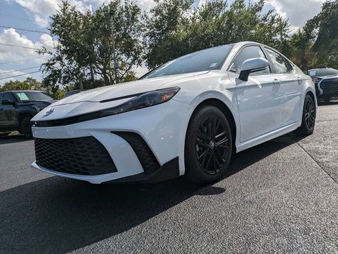 Used 2025 Toyota Camry SE w/ Convenience Package FWD image 8