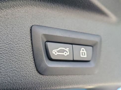 Used 2022 BMW X5 M50i w/ Premium Package image 12