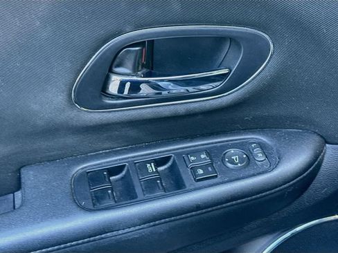 Used 2018 Honda HR-V EX image 18