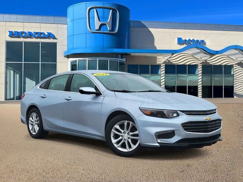 Used 2018 Chevrolet Malibu LT w/ Leather Package FWD image 1