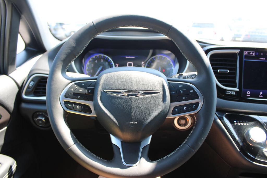 Used 2025 Chrysler Pacifica Select FWD image 35