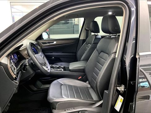 Used 2024 Volkswagen Atlas SEL AWD/4WD image 10